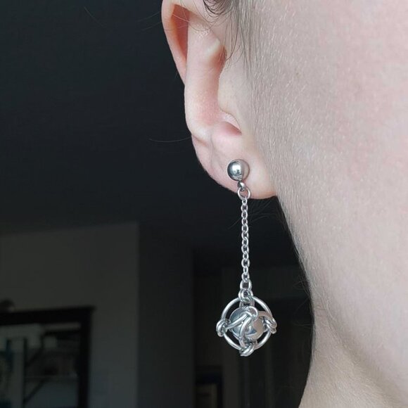Vintage gothic medieval chain mail long dangly caged pearl silver earrings - Picture 1 of 8